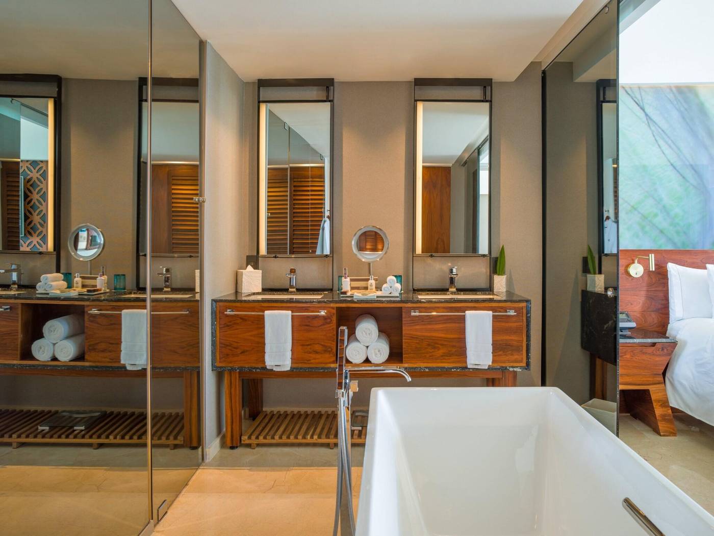 Live-Aqua-Beach-Resort-Canc----n-Room-36