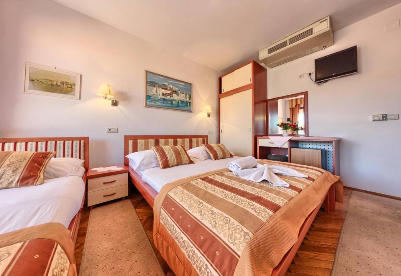 Trogirski-Dvori-Room-9