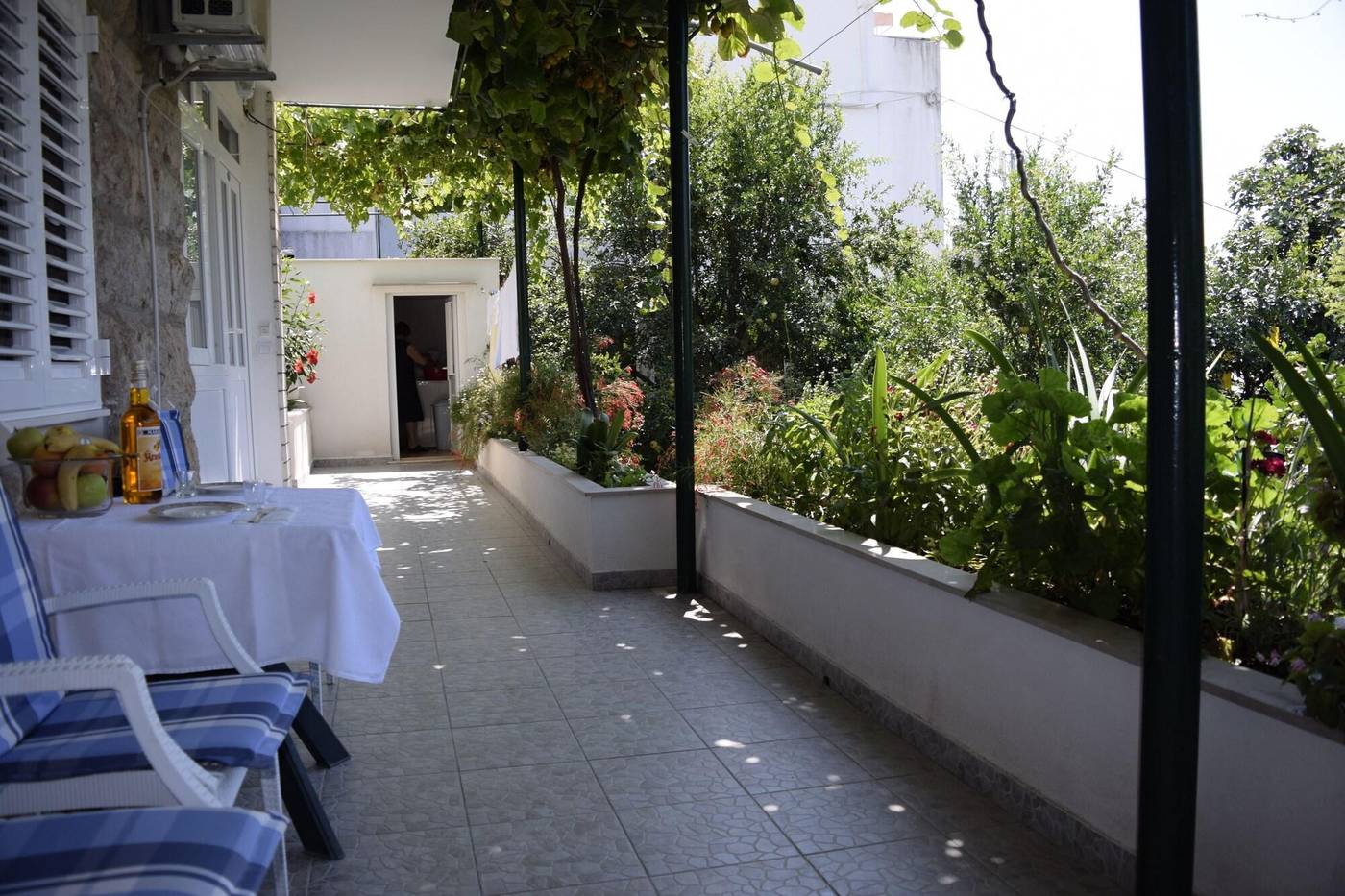 Jele-Rooms-Restaurant-6