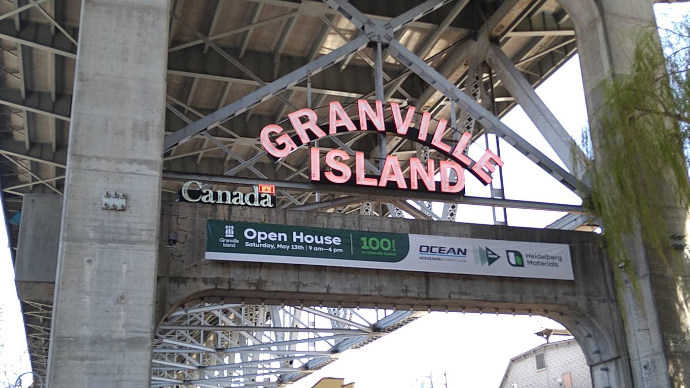 Holiday-Inn-Vancouver-Centre--Broadway--General-view-10