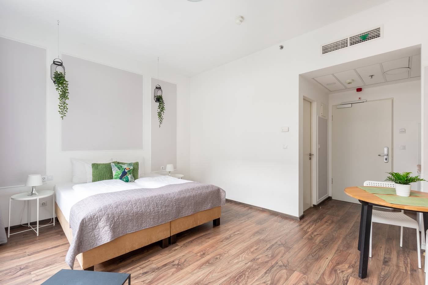 Vagabond-Downtown-Room-36