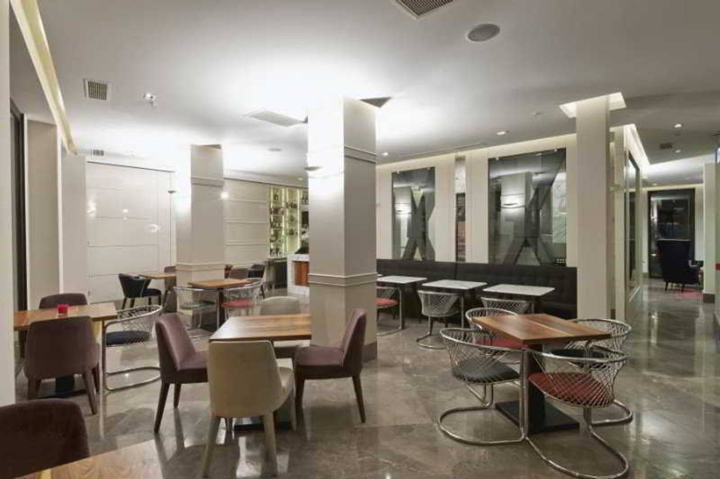 Four-Points-Express-by-Sheraton-Istanbul-Taksim-Bar-17