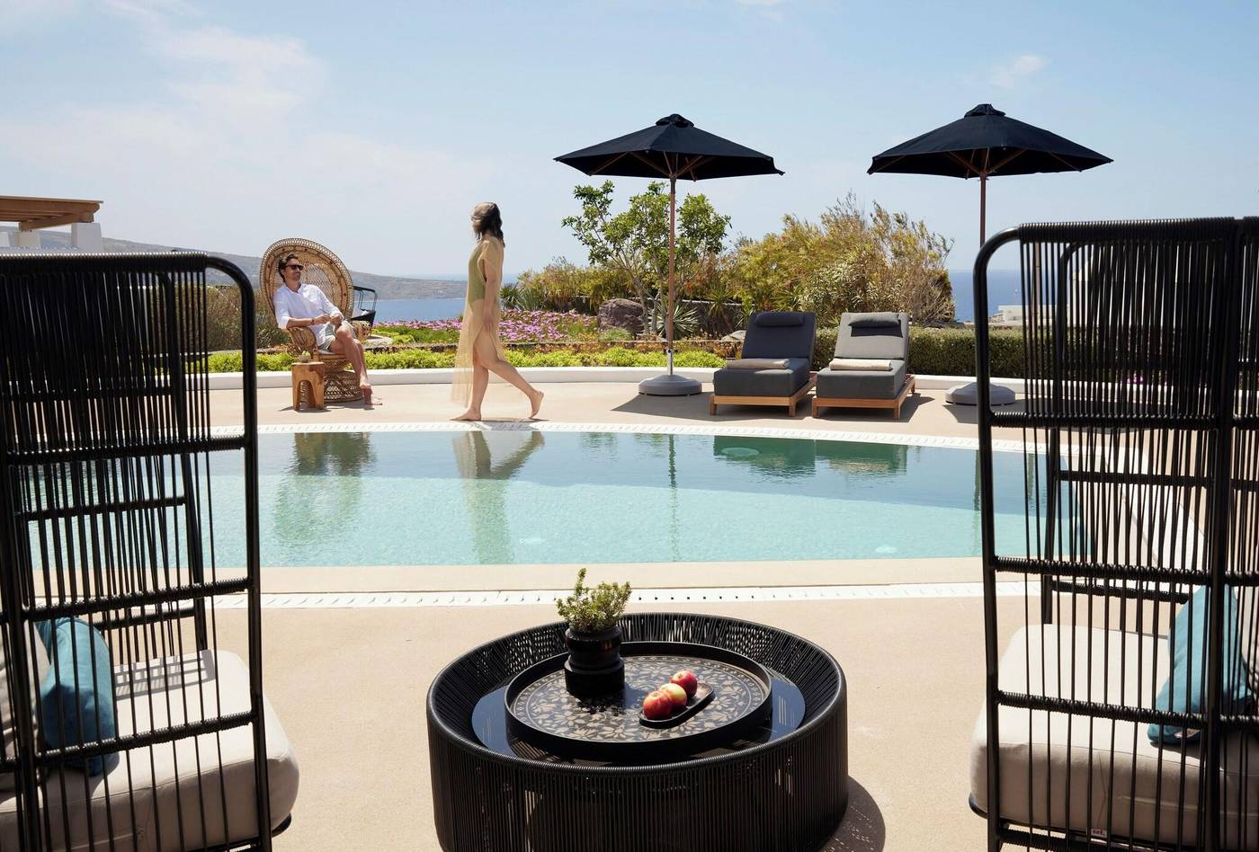 Santo-Maris-Oia--Luxury-Suites---Spa-Pool-10