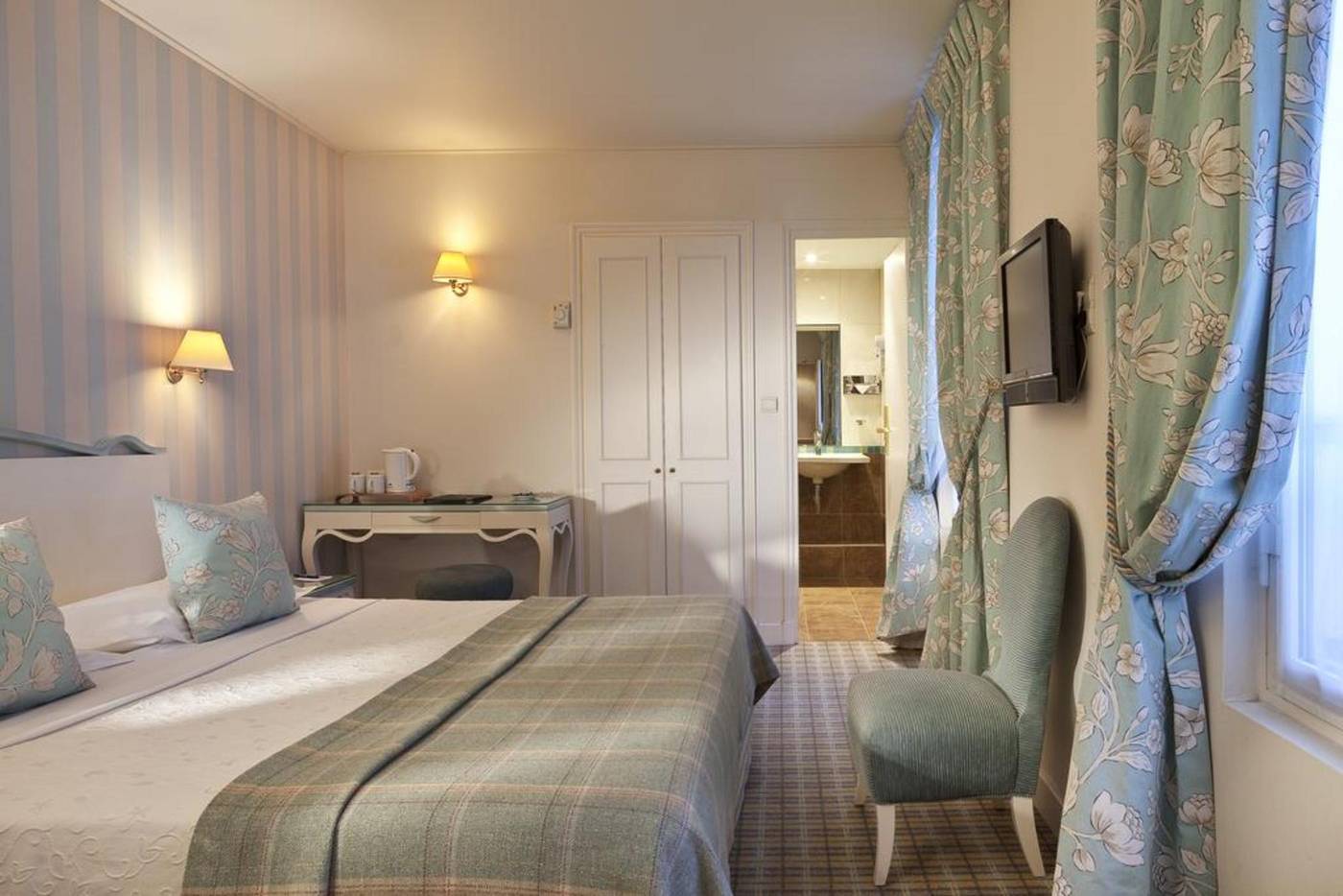 Hotel Saint-Ferdinand by HappyCulture-France-Paris-Room-1