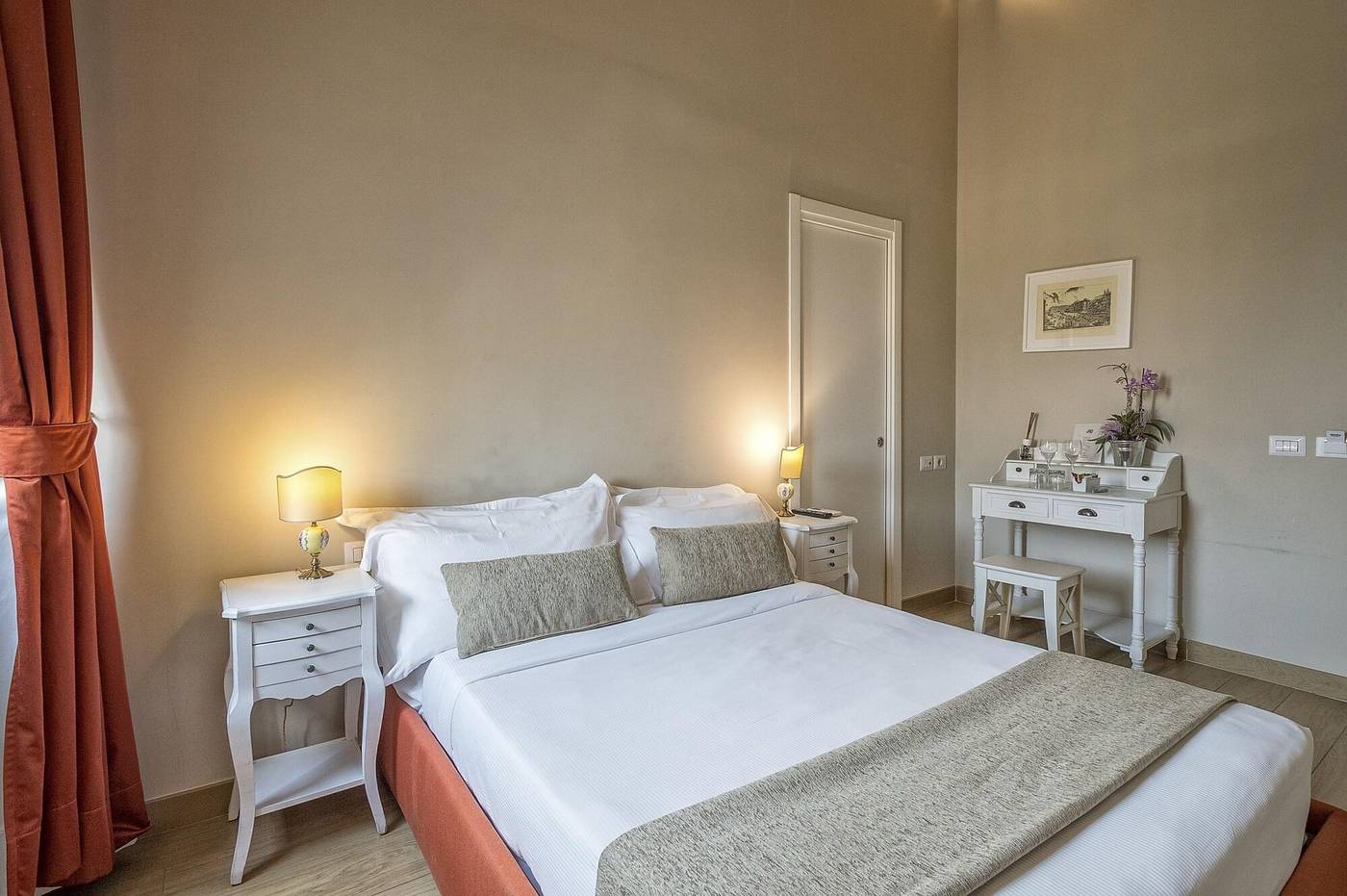 Little-Queen-Suite-Room-14