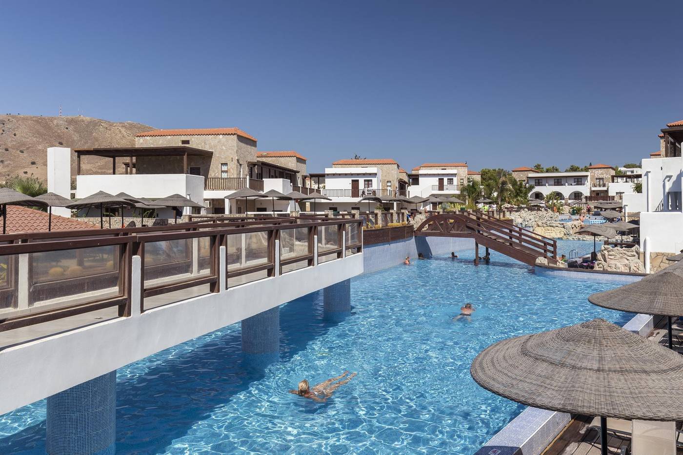 Costa-Lindia-Beach-Pool-9