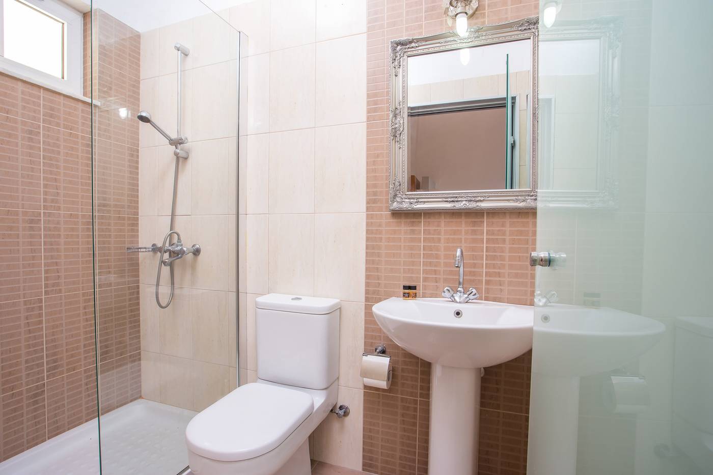 Evita-Studios-Room-37