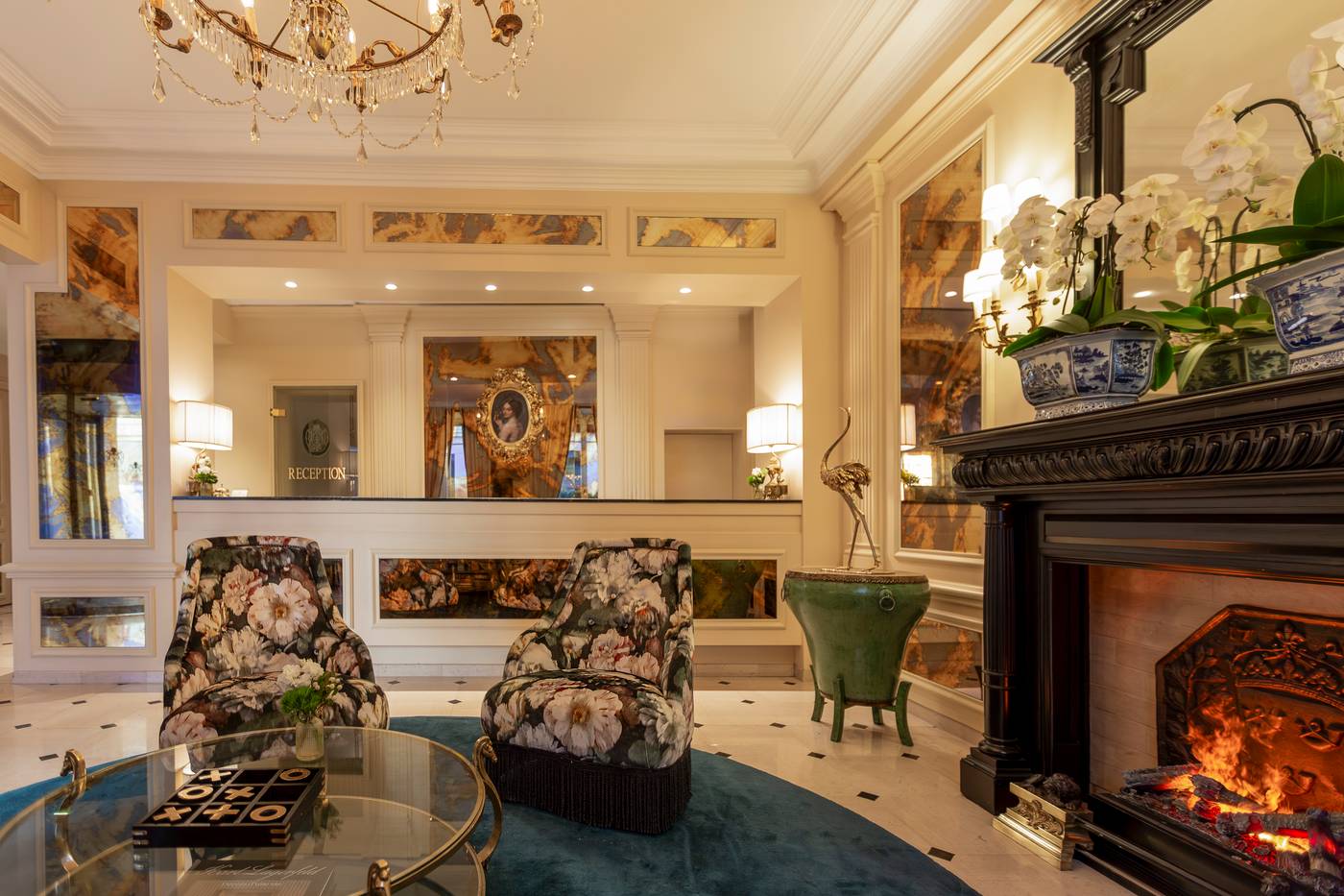 West-end-Paris-Lobby-17