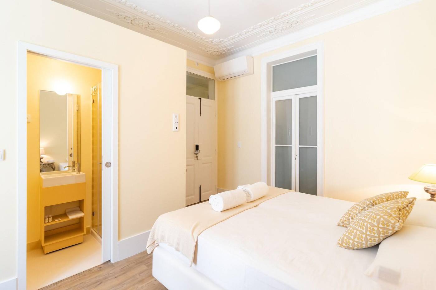 1898-Home---Suites-Room-19