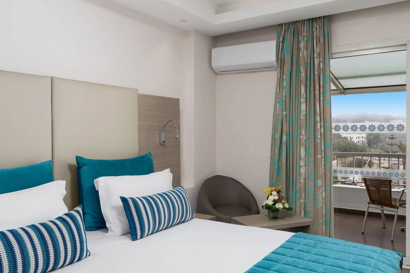 Atlas-Amadil-Beach-Aqua-Sun-Room-25