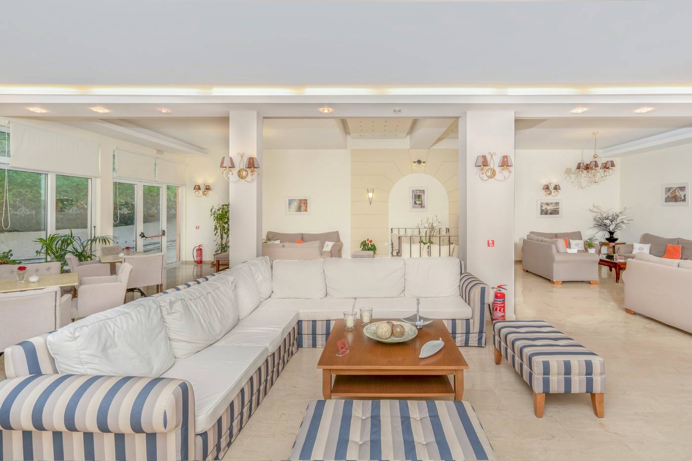 Debono-Hotel-Lobby-57