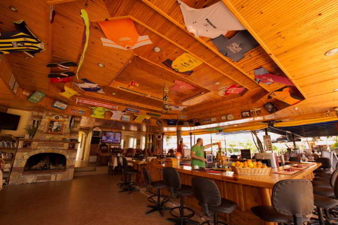 Magic-Tulip-Hotel-Bar-26