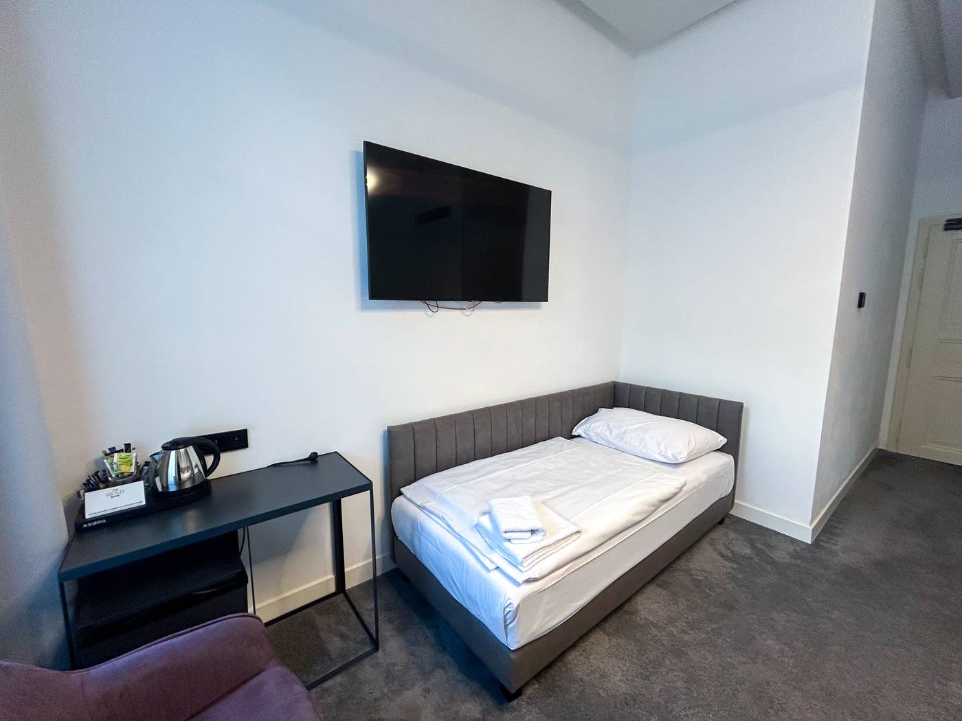 The-Gold-Bank-Room-15