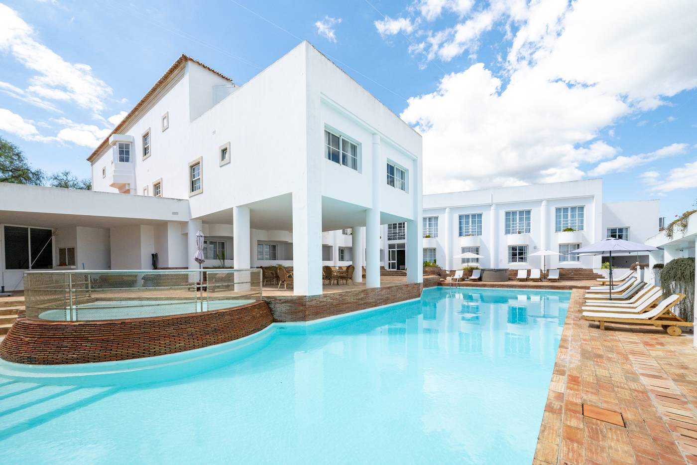Porta-da-Vila-Pool-2