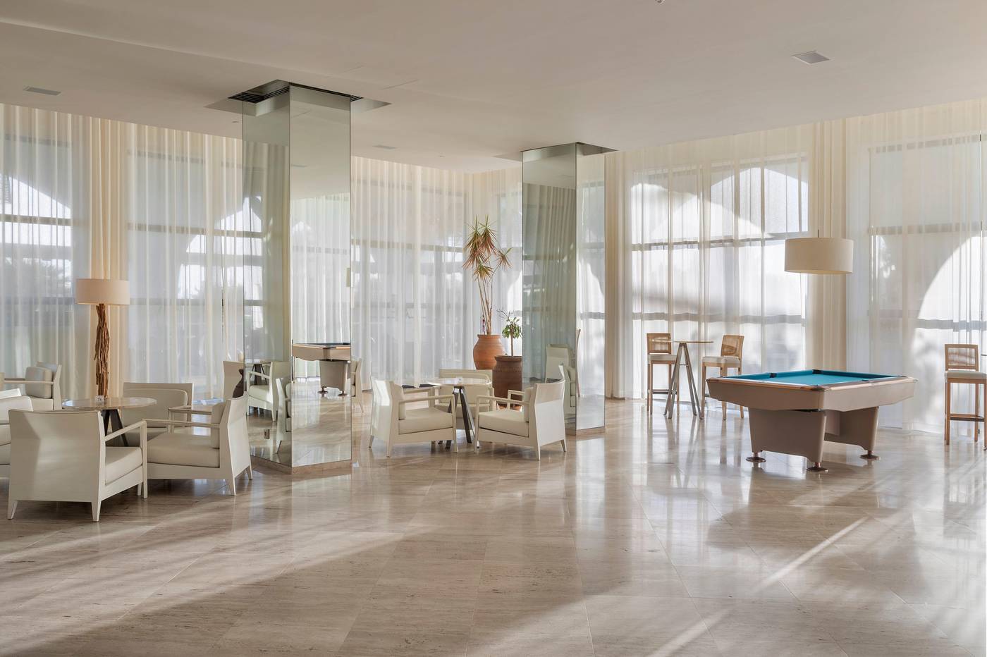 Crowne-Plaza-Vilamoura-Bar-67