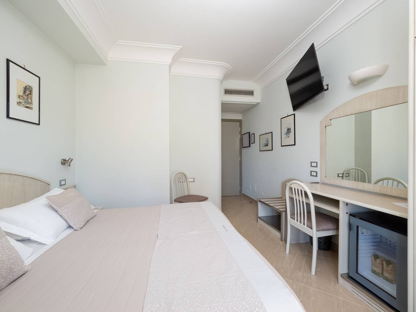 Comfort-Hotel-Gardenia-Sorrento-Coast-Room-35