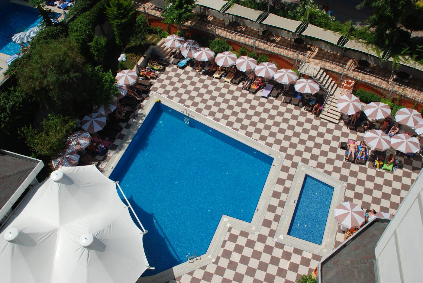 Grand-Okan-Hotel-Pool-4
