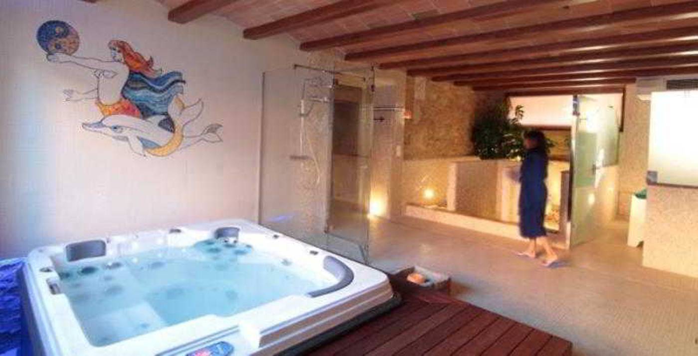 Rosa-Sports-and-Entertainment-23