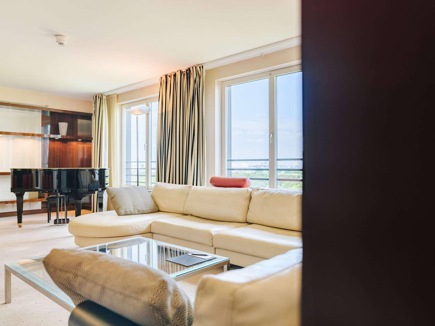 Pullman-Berlin-Schweizerhof-Room-29