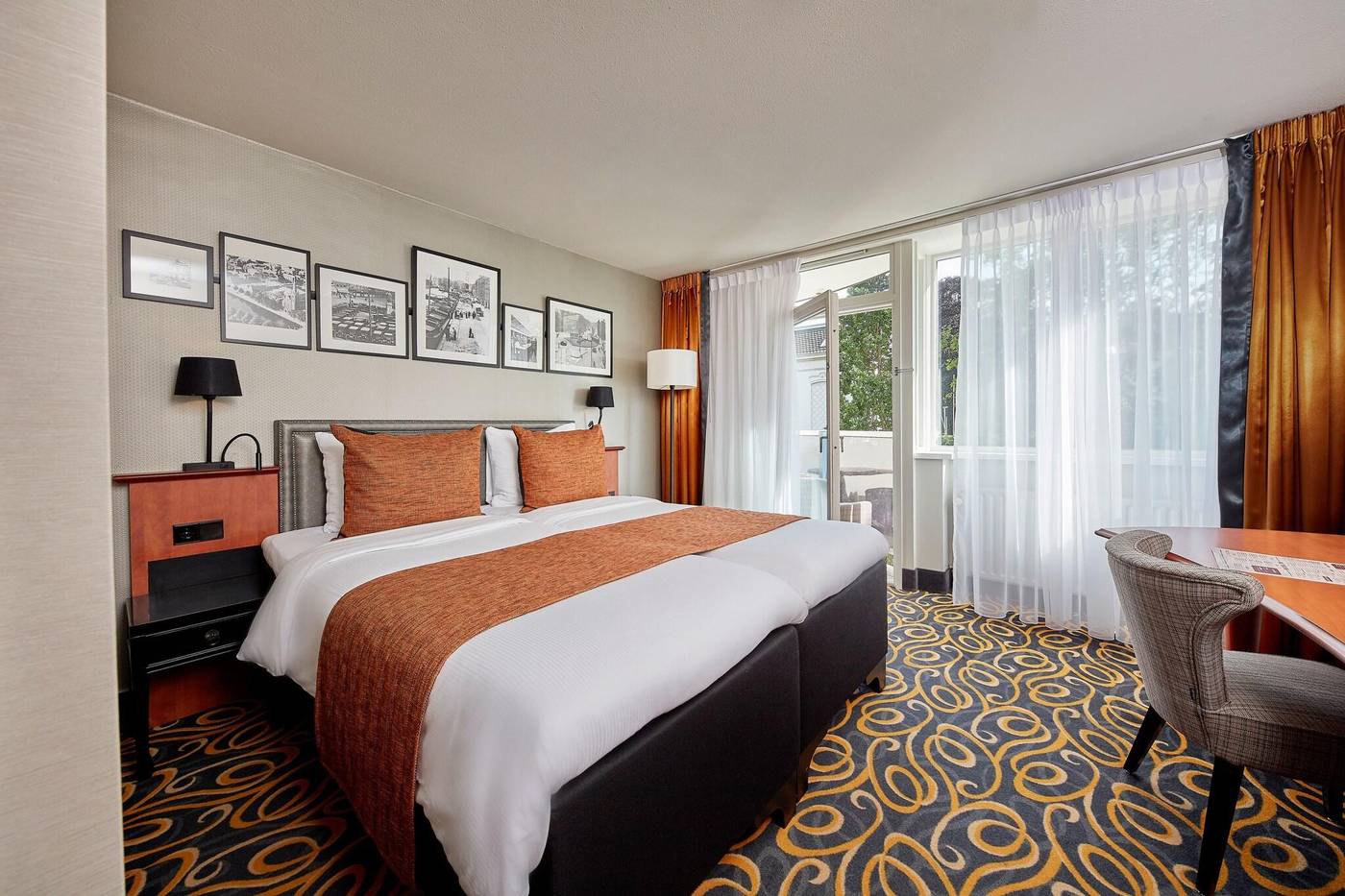 Carlton-Square-Room-6