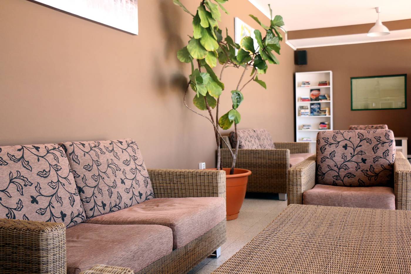 Colina-Mar-Lobby-24