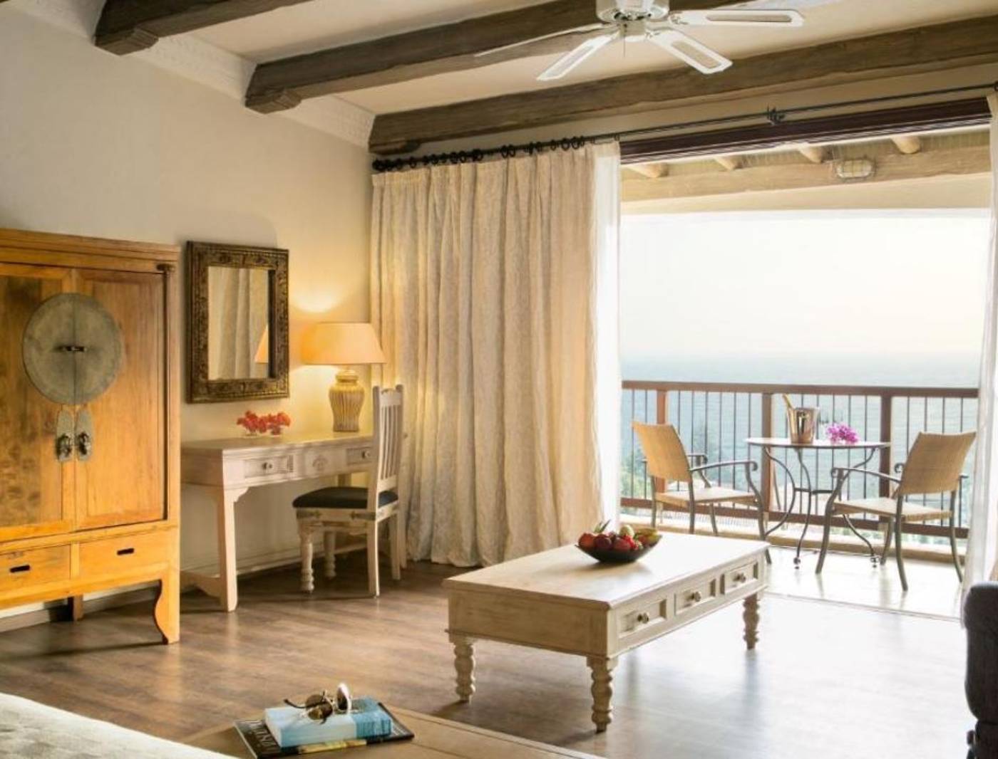 Columbia-Beach-Resort-Room-34