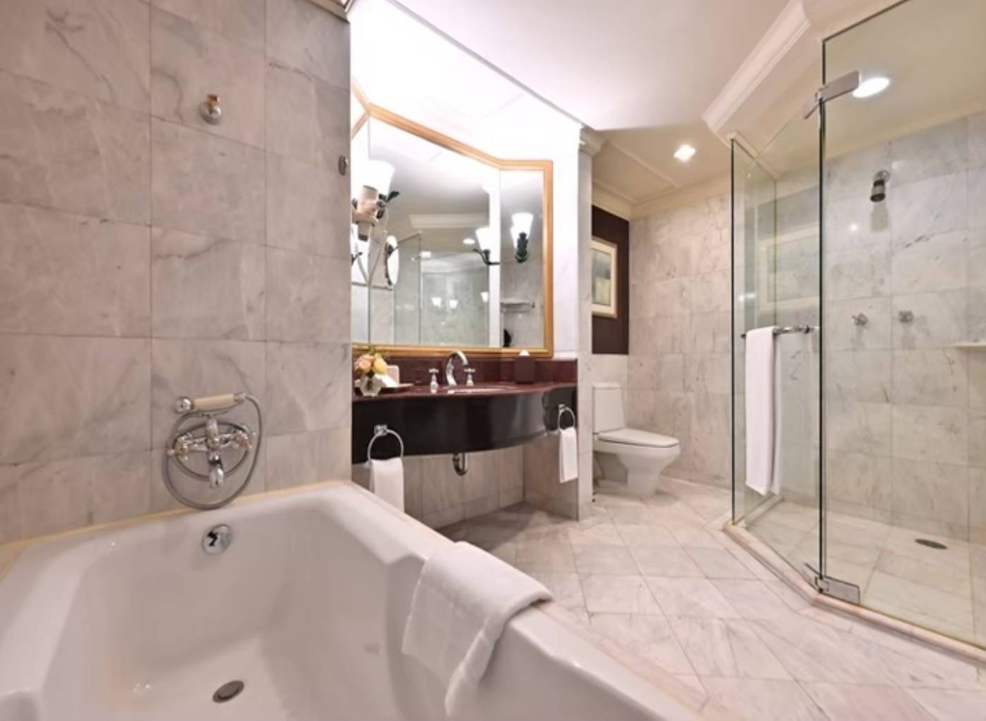 Swissotel-Bangkok-Ratchada-Room-35