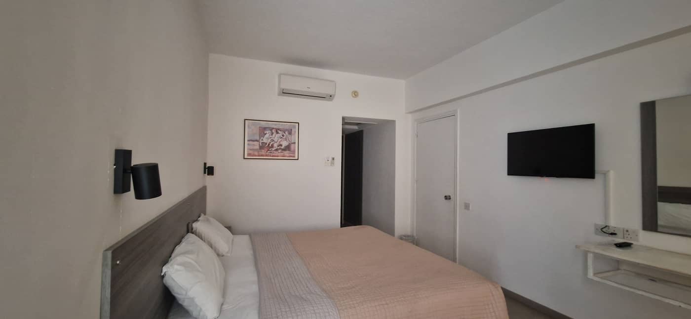 Navarria-Room-15