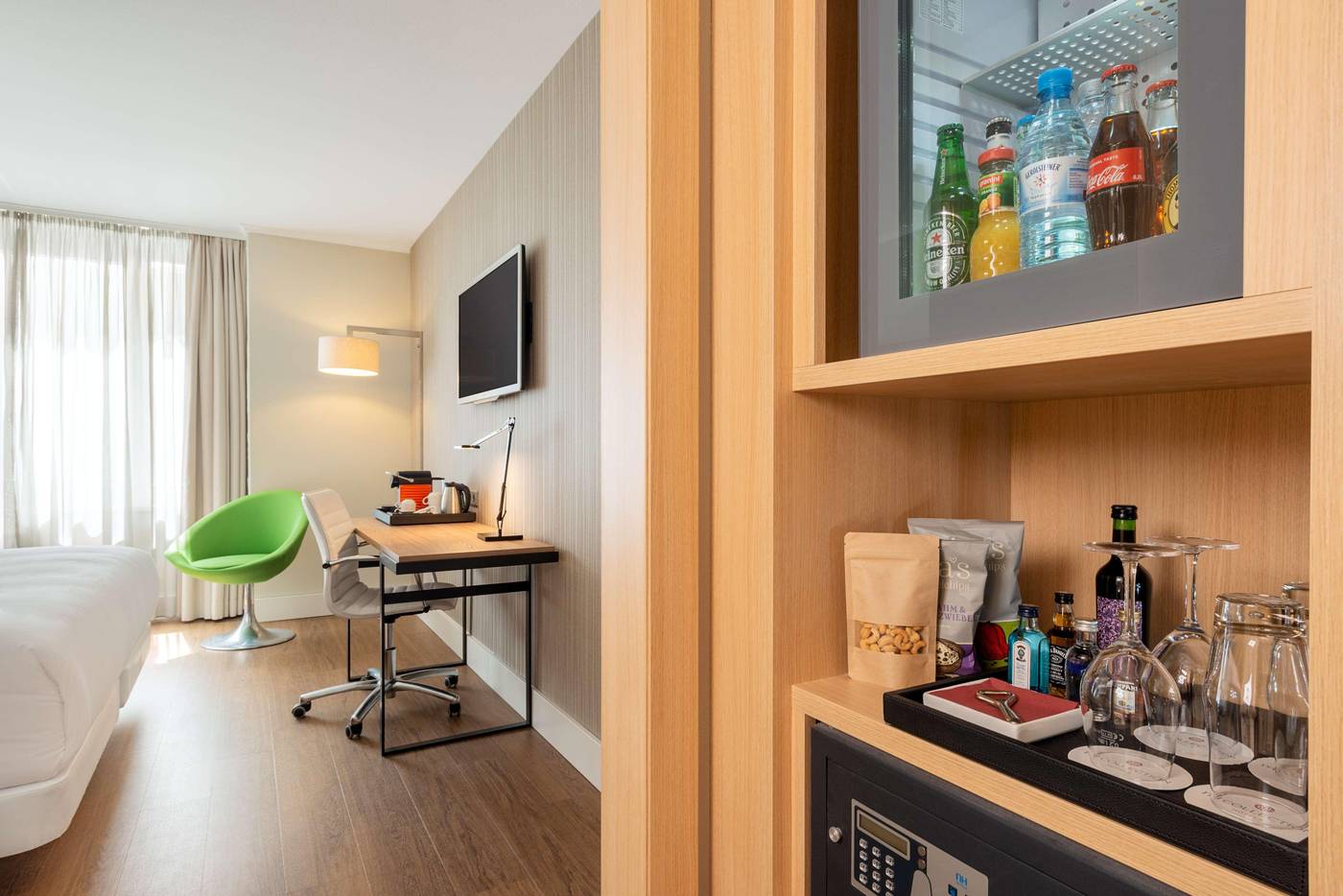 NH-Collection-Berlin-Mitte-am-Checkpoint-Charlie-Room-10