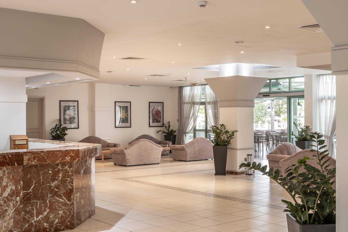 Antigoni-Hotel-Lobby-31