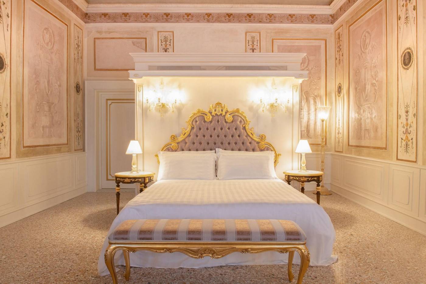 Ca-Bonfadini-Historic-Experience-Room-22