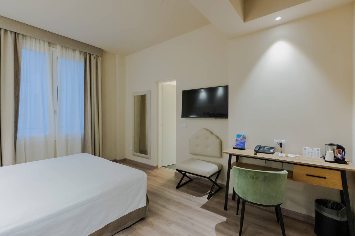 Grand-hotel-Mediterraneo-Room-43