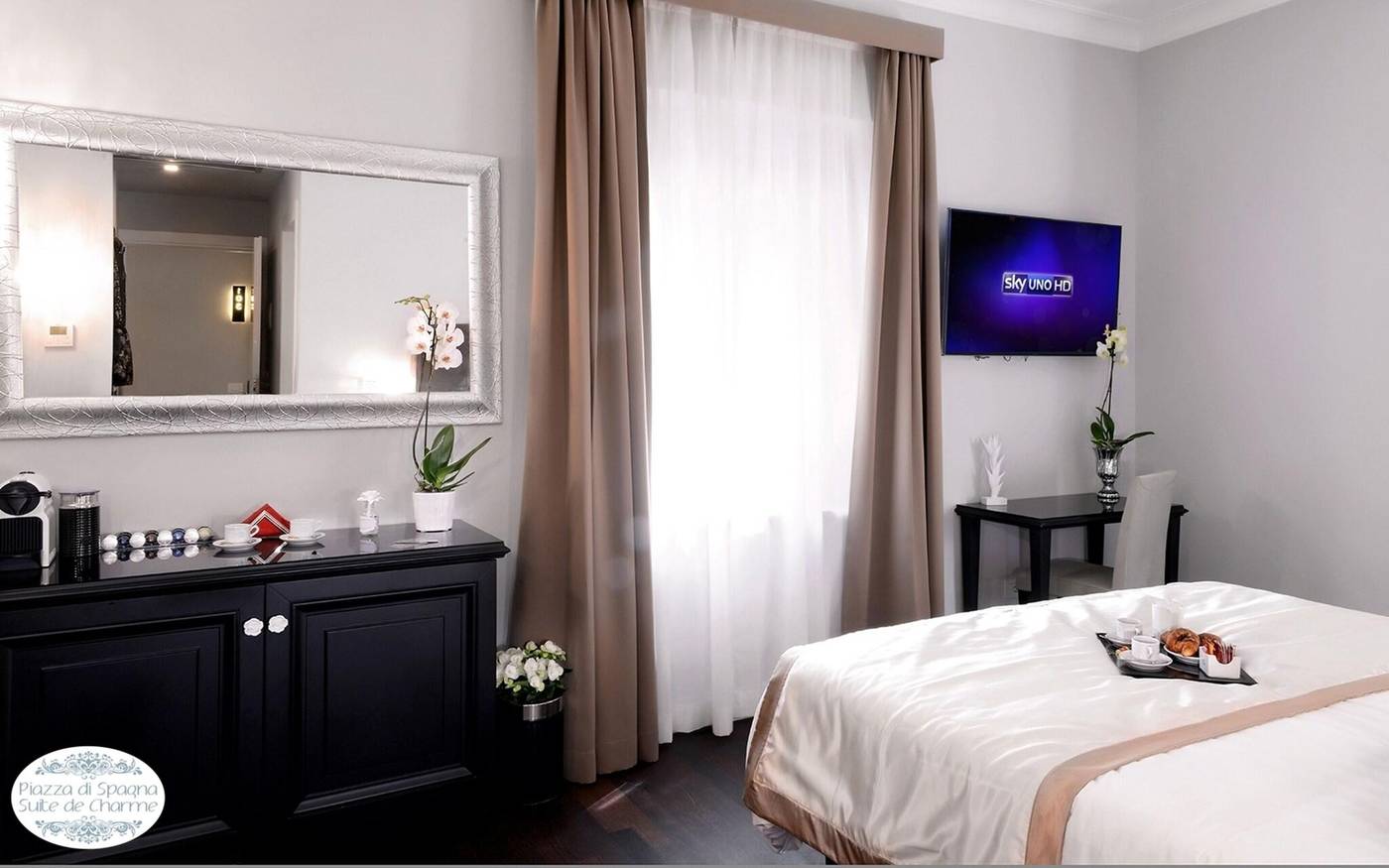 Piazza-Di-Spagna-Suite-De-Charme-Room-5