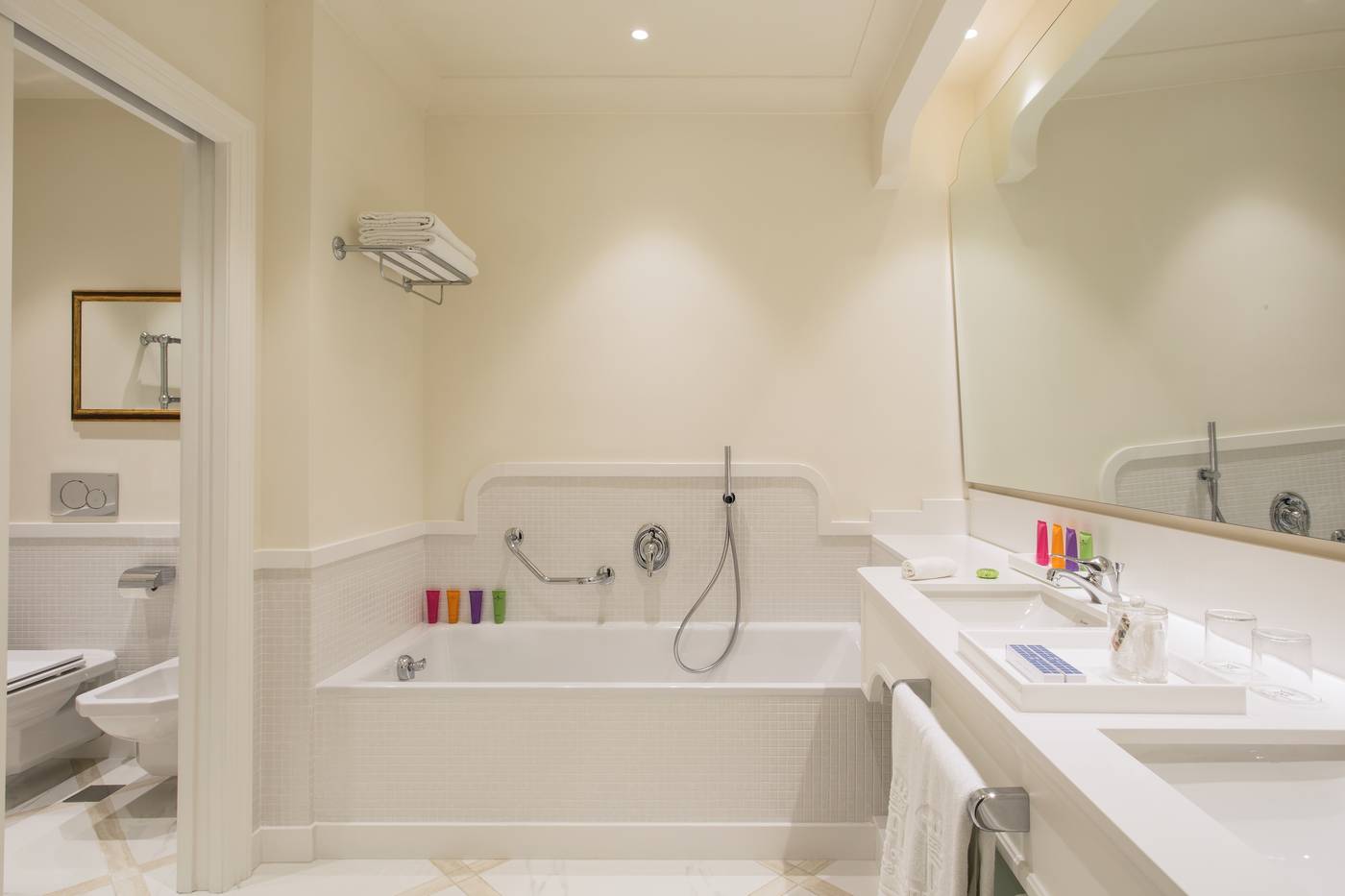 Grand-Hotel-Royal-Room-50