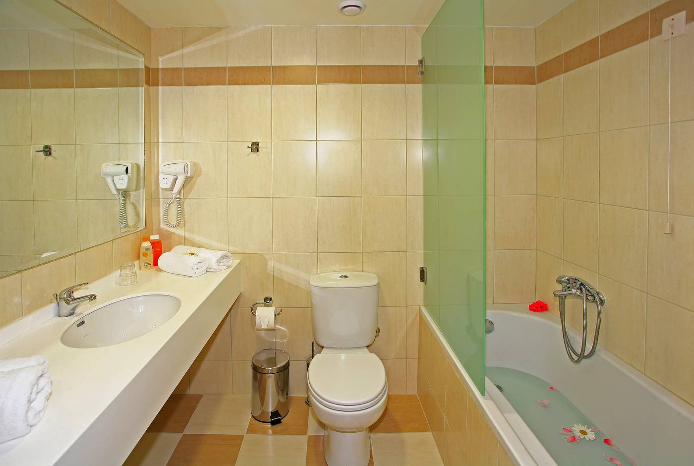 Katrin-Hotel-and-Bungalows-Room-27