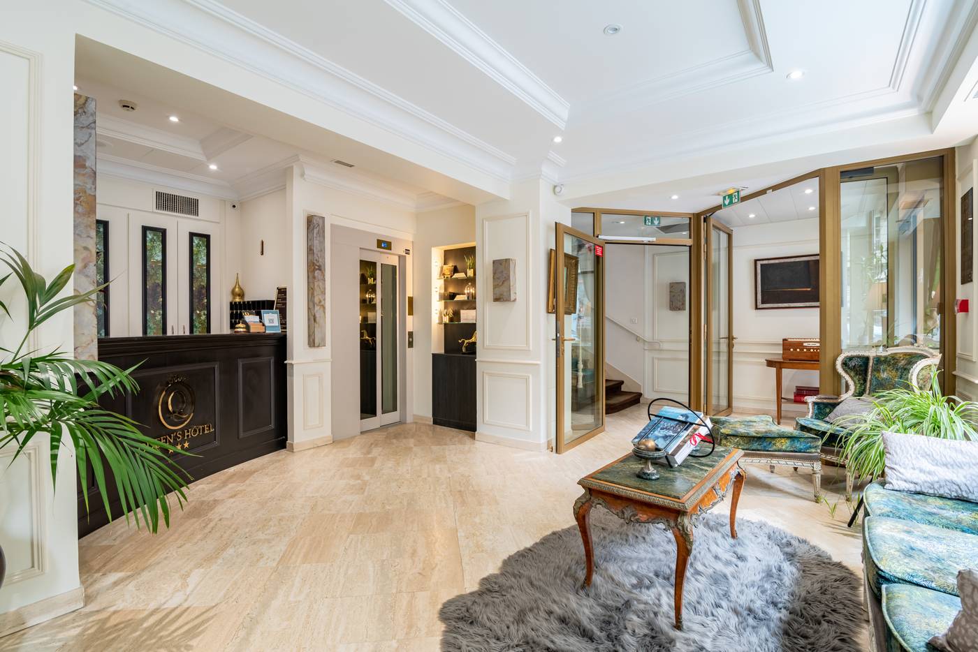 Queens-Hotel-Lobby-2