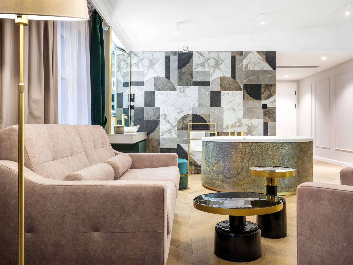 Hotel-Golden-Queen-Room-6