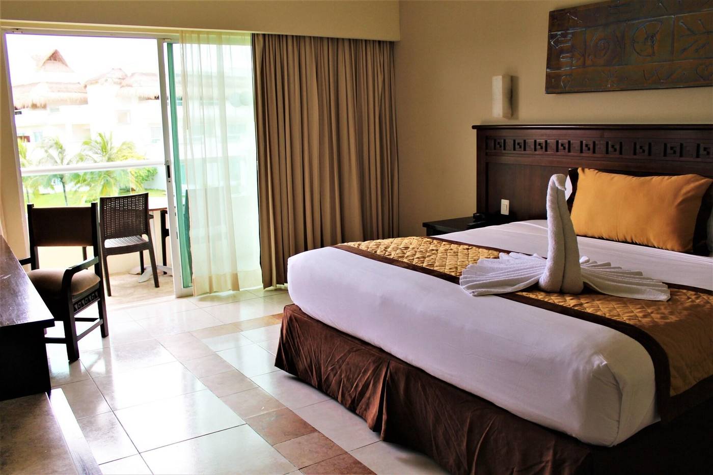 Bluebay-Grand-Esmeralda-Room-29