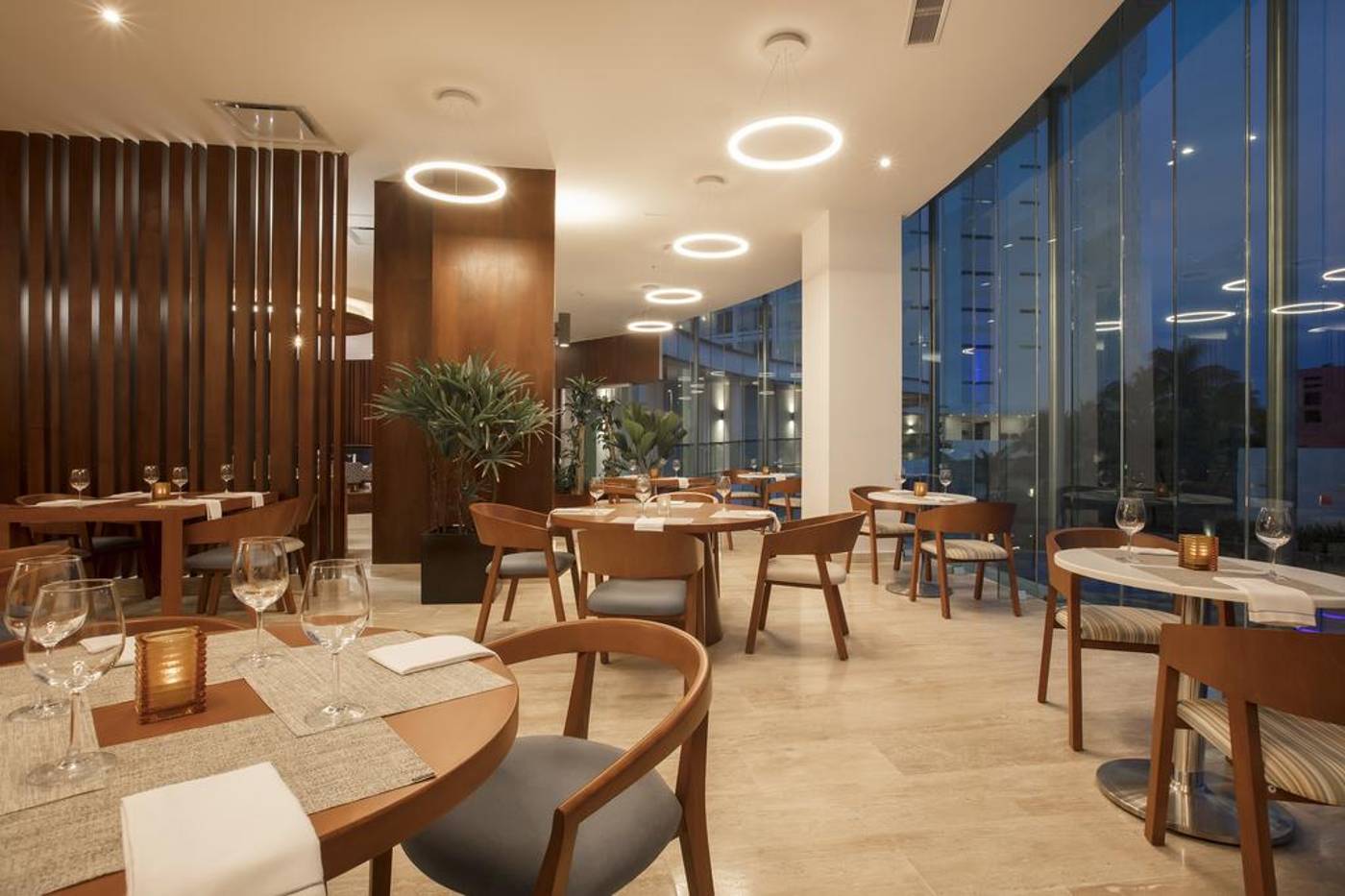 Krystal Grand Punta Cancun