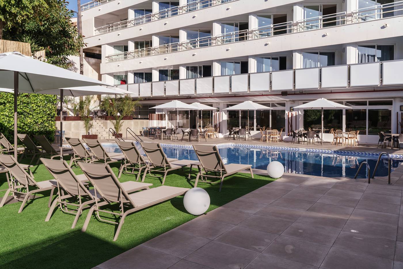 AluaSoul-Costa-Malaga-adults-reccommended-Pool-6