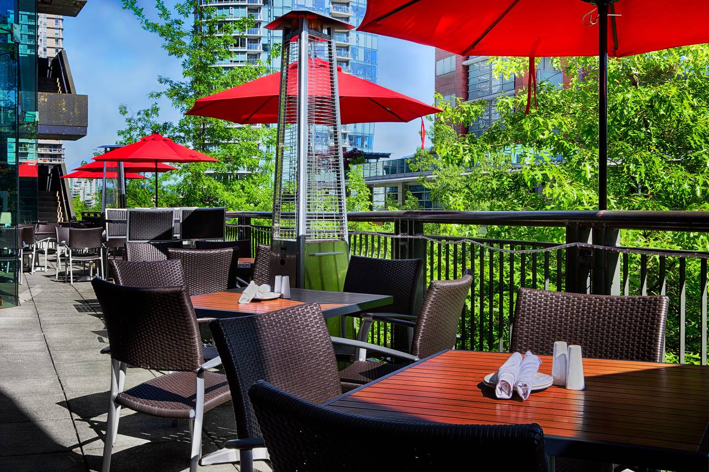 Pinnacle-Hotel-Harbourfront-Restaurant-25