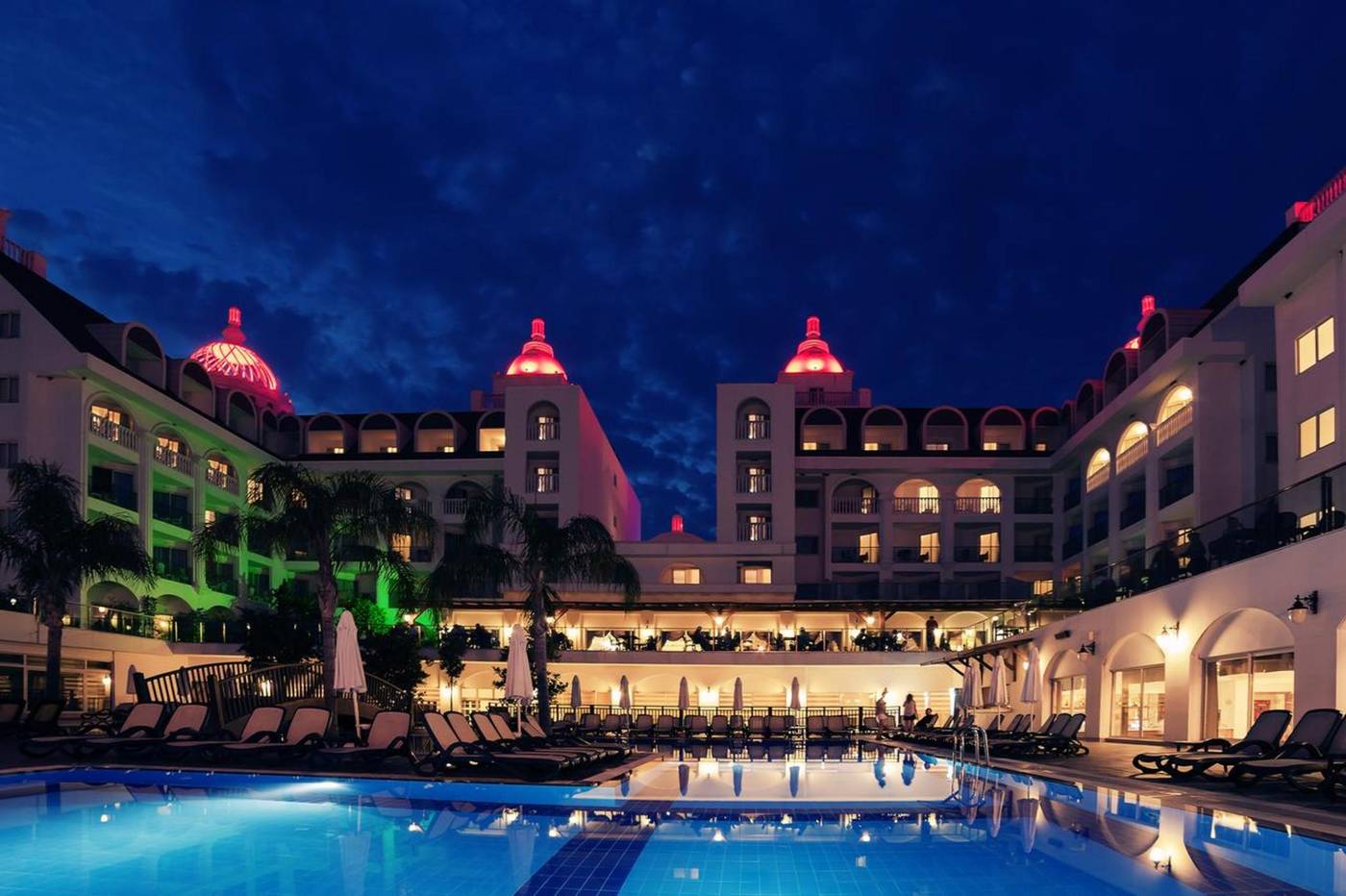 Side-Crown-Serenity-Pool-8