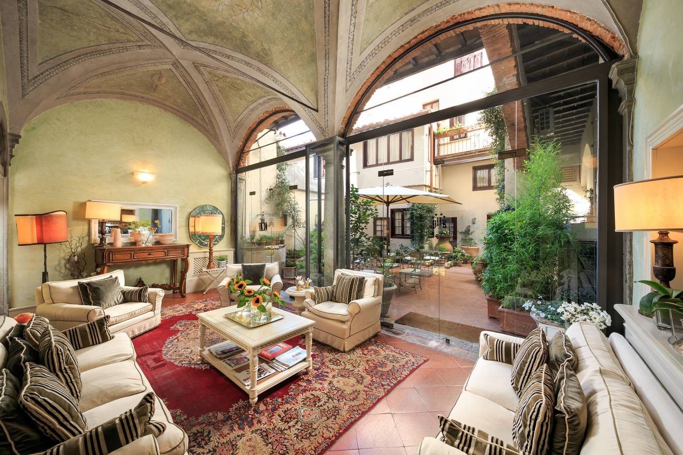 The-J---J-Historic-House-Hotel-Lobby-9