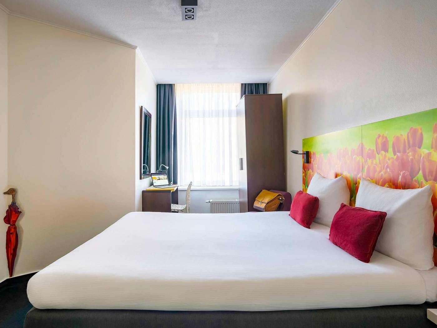 ibis-Styles-Amsterdam-City-Room-24