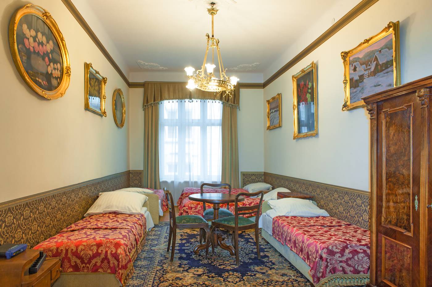 Metropolitan-Apartments-Room-2
