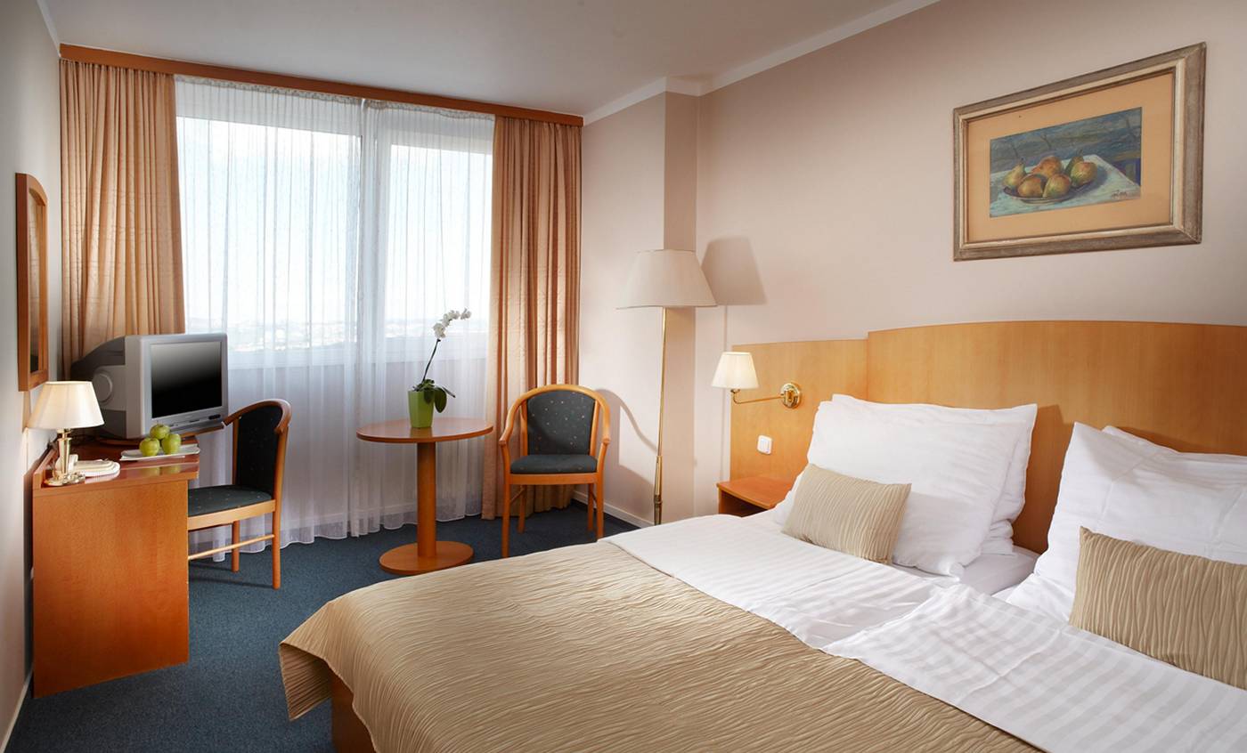 Orea-Hotel-Pyramida-Room-26