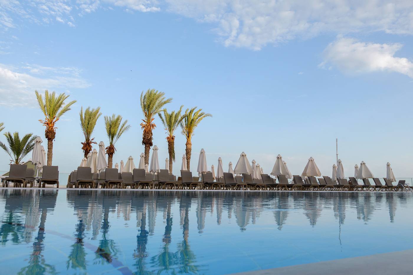 Queens-Bay-Hotel-Pool-8