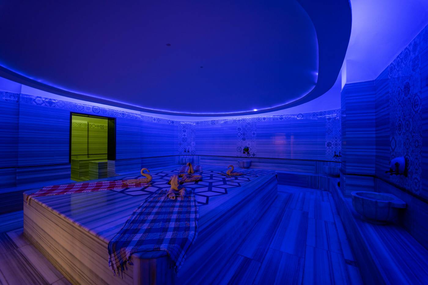 Nox-Inn-Deluxe-Hotel-Sports-and-Entertainment-58