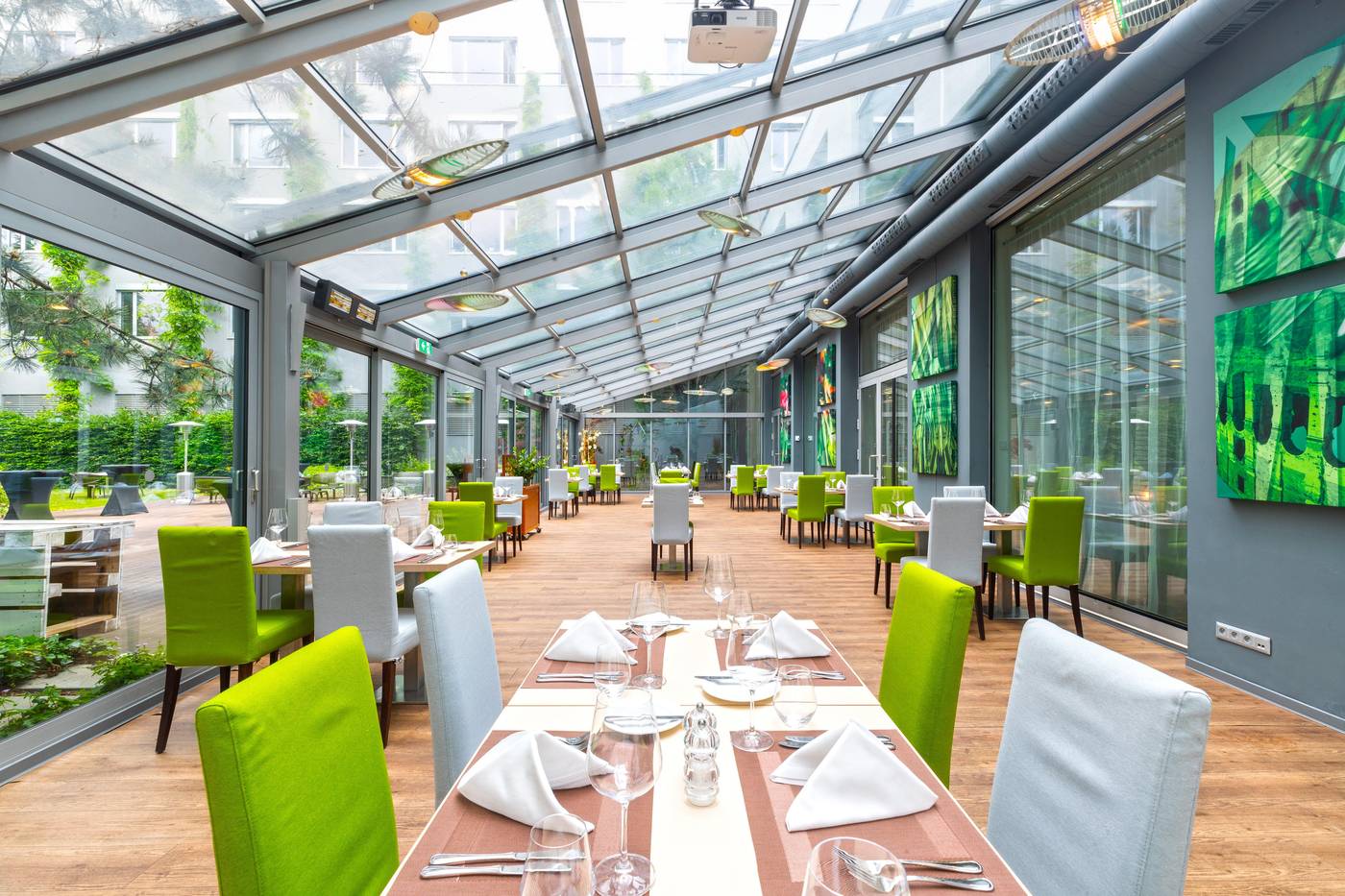 Holiday-Inn-Prague-Congress-Centre-Restaurant-45