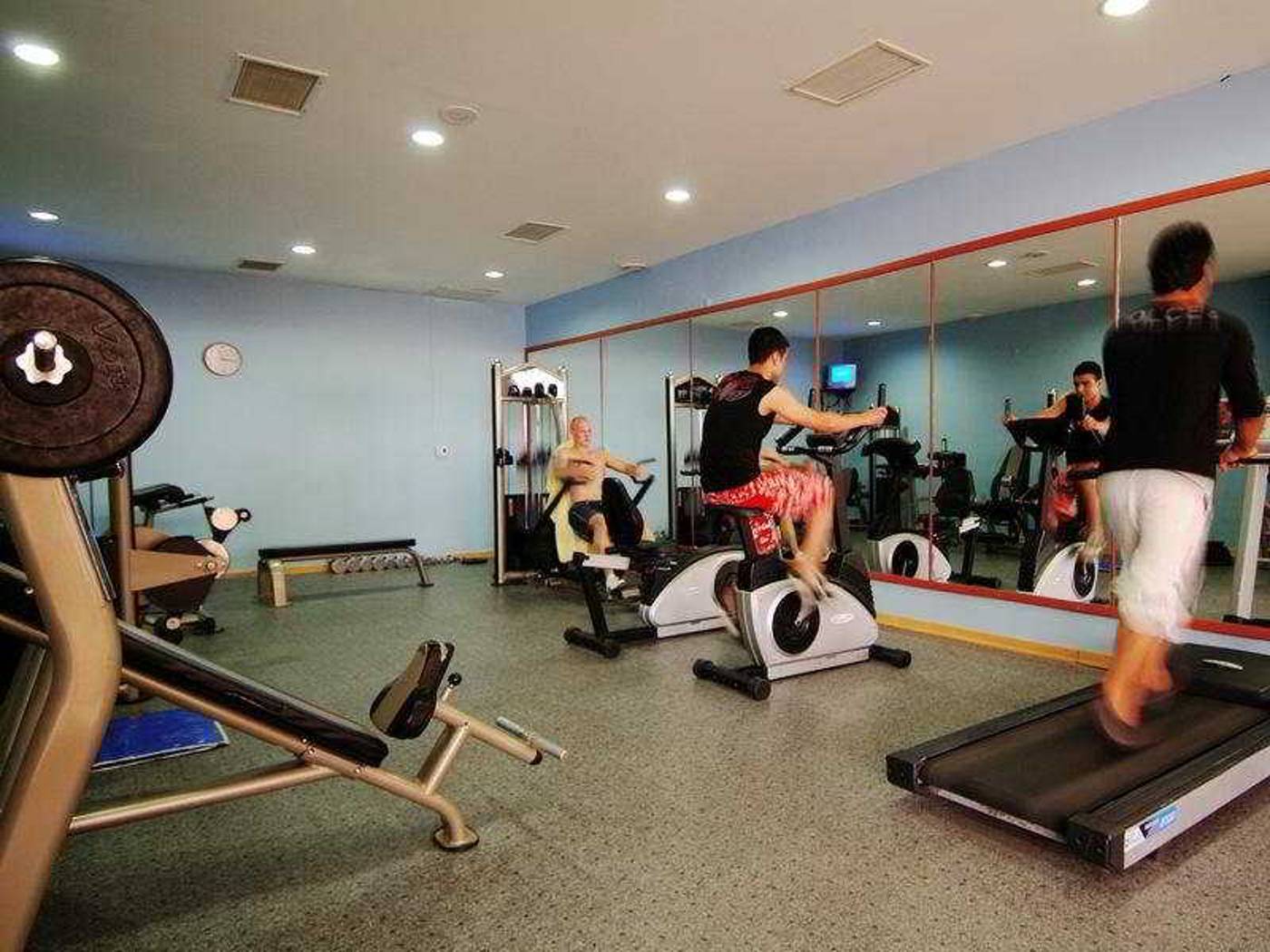 Sailor-s-Beach-Club-Sports-and-Entertainment-22